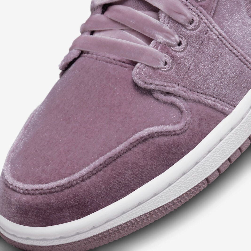 Air Jordan 1 Mid SE 'Purple Velvet'